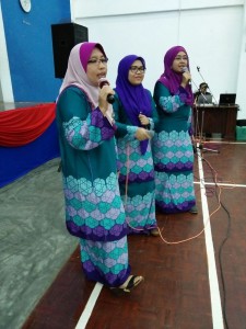 BARISAN AJK PUN BERKARAOKE