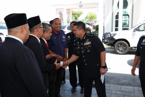 KETIBAAN YDH DCP DATUK MAZLI BIN MAZLAN, KETUA POLIS TERENGGANU DISAMBUT OLEH PENGERUSI PACSU TERENGGANU, AJK PACSU CAWANGAN TERENGGANU DAN PEGAWAI KANAN PACSU PUSAT