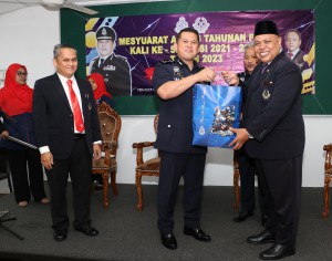 PENYAMPAIN CENDERAHATI OLEH KETUA POLIS TERENGGANU KEPADA TIMB PRESIDEN PACSU MALAYSIA