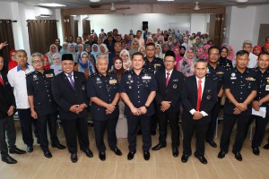SESI BERGAMBAR BERSAMA YDH DATUK DAN SEMUA HADIRIN